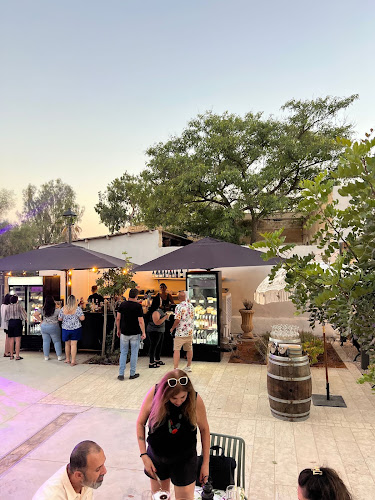 מרתה יין בחצר - הסעדה