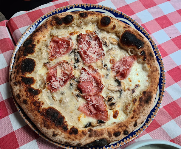 Pizza Biennale - הסעדה