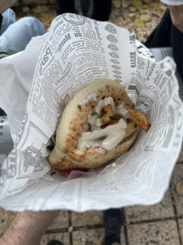 פלאפל יצחק - הסעדה