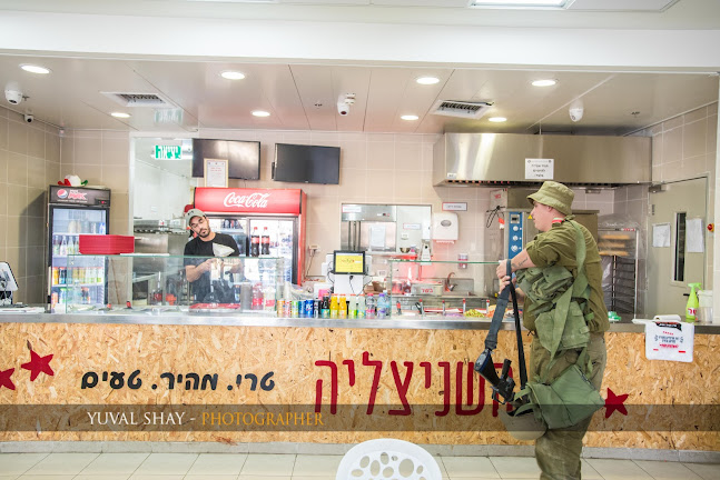 השניצליה - הסעדה