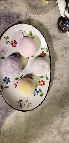 ניני האצ'י - הסעדה