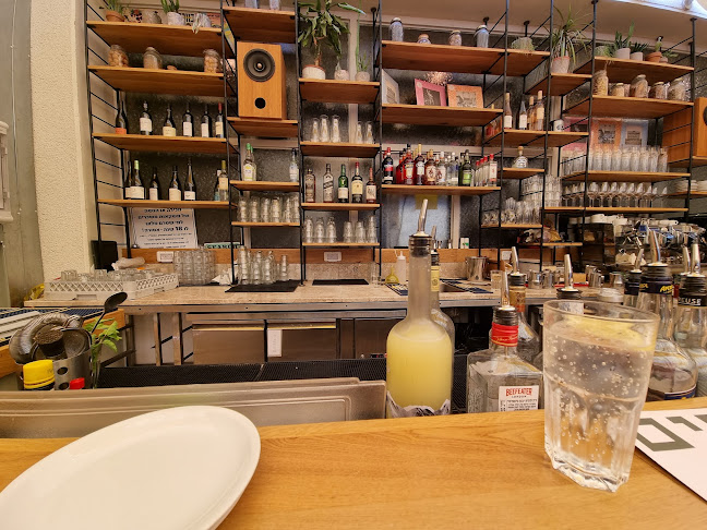 האחים - תל אביב-יפו