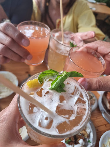 האחים - תל אביב-יפו