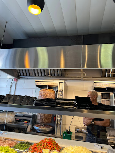 שווארמה גנאם עספור 19 - הסעדה