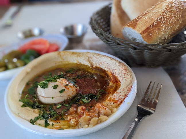 בדוסה - חומוס פול שקשוקה - נתניה