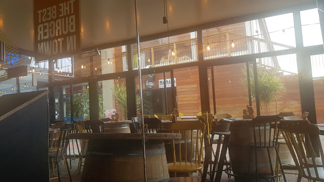 חדרה Ruben - מול החוף וילג' - חדרה