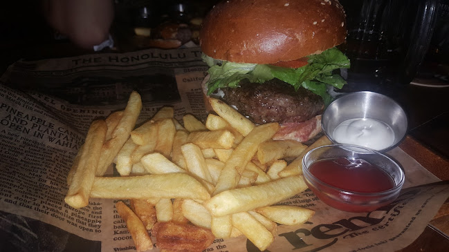 כיכר העצמאות 13, נתניה