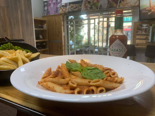 פיצה שיף סניף אום אלפחם - הסעדה