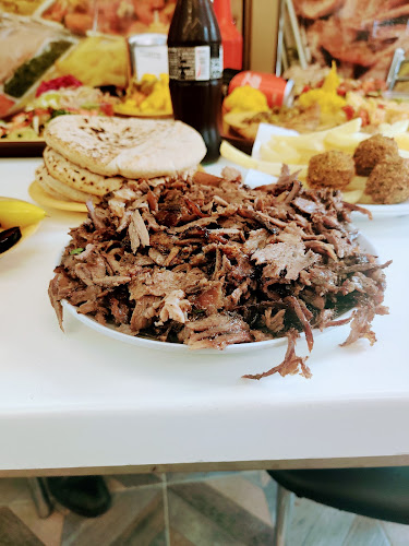 שווארמה האחים - הסעדה