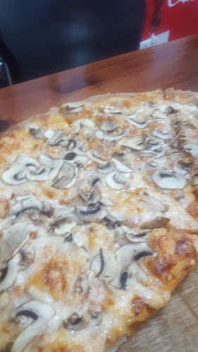 פיצה מאנצ נשר - הסעדה