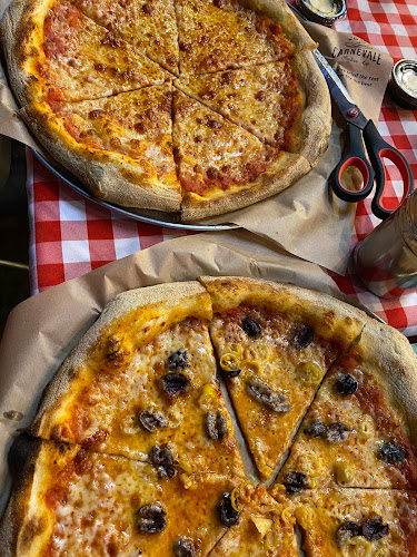 פיצה קרנבלה pizza carnevale - הסעדה