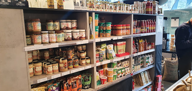 ראס אל חנות תלפיות - הסעדה