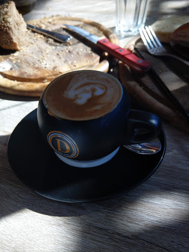 קפה מוניטין - הסעדה