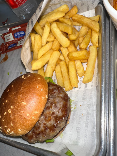 בורגרים חדרה, כשר בשר חלק - הסעדה