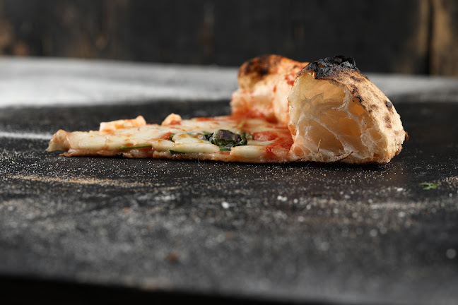 דולצ׳ה - פיצה נאפוליטנית