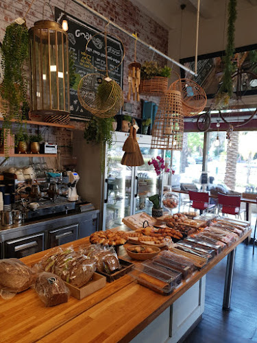 רחליז Rachely's - בית קפה ומאפה גני תקווה