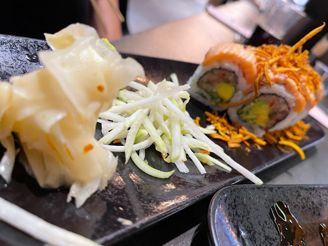 ריבר סושי - בר מלחה River - הסעדה