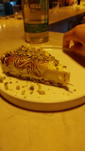 בסטורי - הסעדה