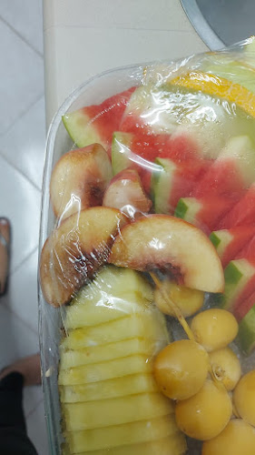 פרילנד - מגשי פירות | סושי פירות - הסעדה