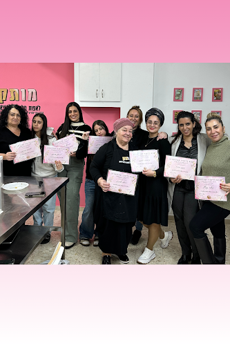 נופר לטמן ️| ️בית ספר ללימודי קונדיטוריה | חותכני עוגיות - קרית ים