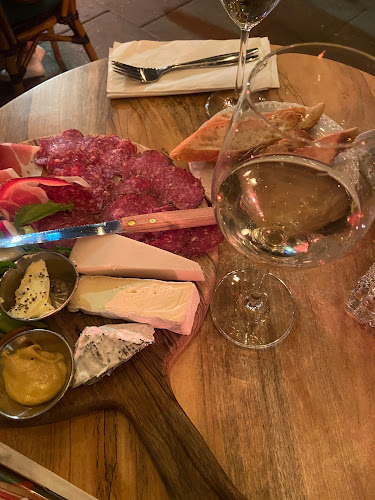 Wine BaKerem - הסעדה