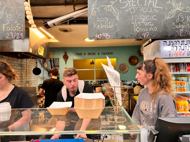 עאיישה - אוכל, שתיה, חברים - Ayesha - falafal bar - הסעדה