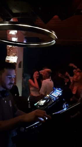 אריא - הסעדה