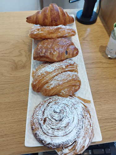 פיס אוף קייק - קונדיטוריה בירושלים | בית קפה | עוגות | עוגיות | עוגות יום הולדת | קינוחים - הסעדה