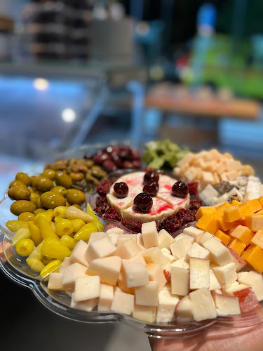 מעדניית האחים - מודיעין מכבים רעות