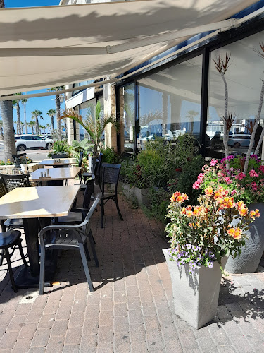 קונטואר - הסעדה