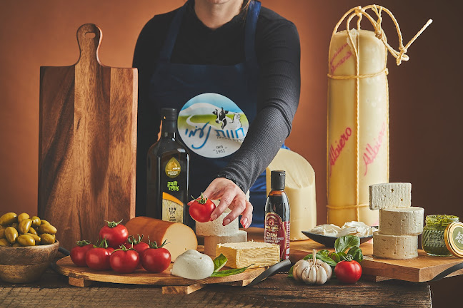 מעדניית חוות נעמי רעננה - הסעדה