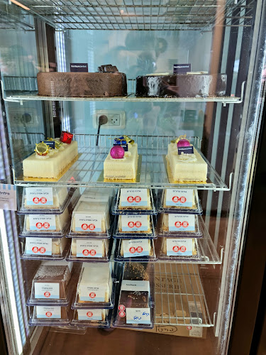 בוטיק סנטרל , דרך חברון