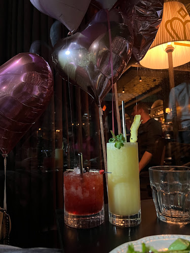 בייקר סאלון - Baker Saloon - פתח תקווה