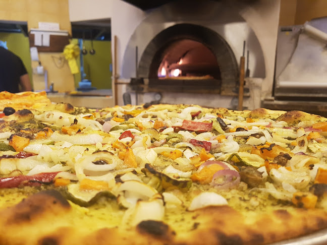 פיצה סלייס - הסעדה