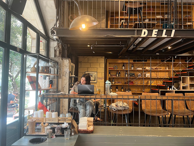 מונטי - הסעדה