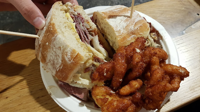 האטץ' - הסעדה