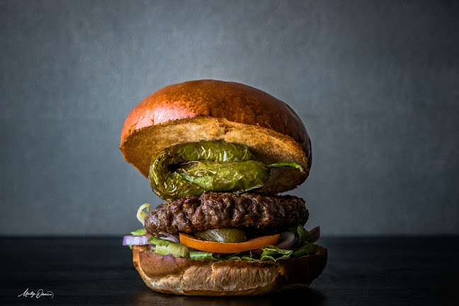 אימון ספורט ופאב משחק - הסעדה