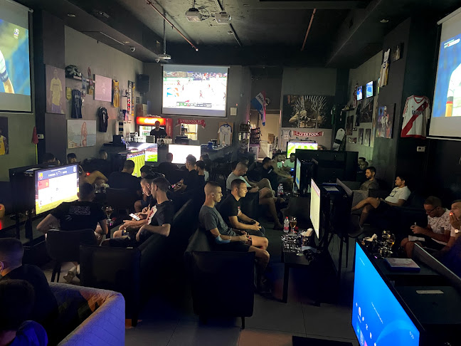 אימון ספורט ופאב משחק - הסעדה