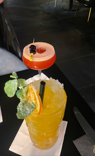 בייקר סאלון - Baker Saloon