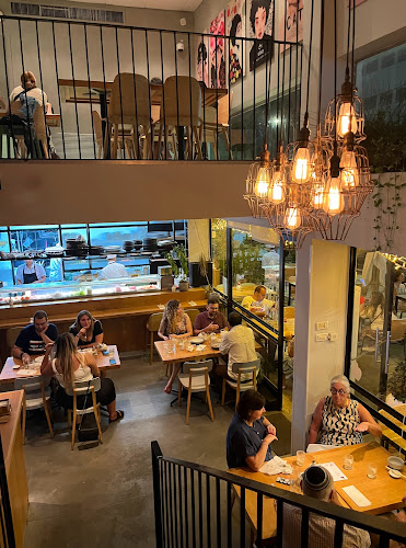 ניני האצ'י - הסעדה