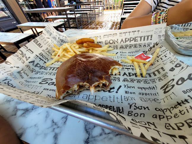 המבורגר בריבוע - הסעדה