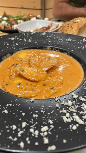 אדממה - הסעדה