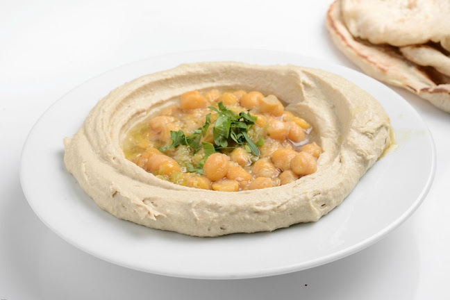 חנייה חינם משעה 4 אחה"צ, בכתובת סעדיה גאון 10, דרך מנחם בגין 37, תל אביב-יפו