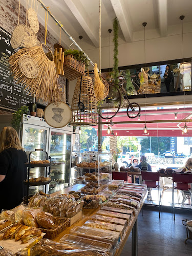 רחליז Rachely's - בית קפה ומאפה גני תקווה - הסעדה