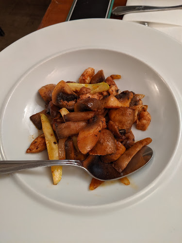 נויה - הסעדה