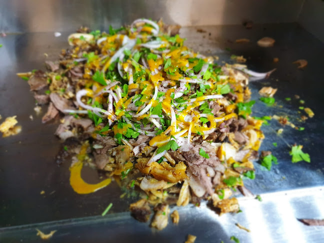 שווארמה העגלה-קריון (כשר) - הסעדה