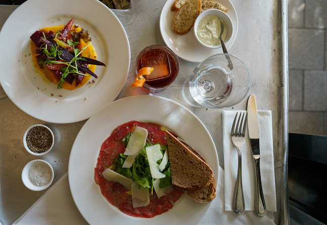 דליקטסן בראסרי - Delicatessen Brasserie