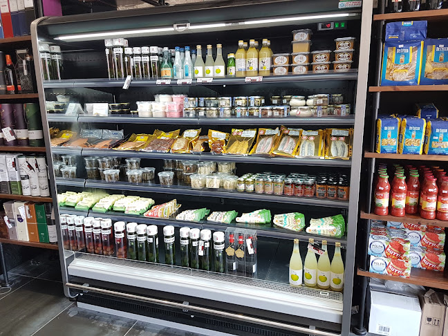 חינאווי ג'ורג' משקאות - Wine & More - הסעדה