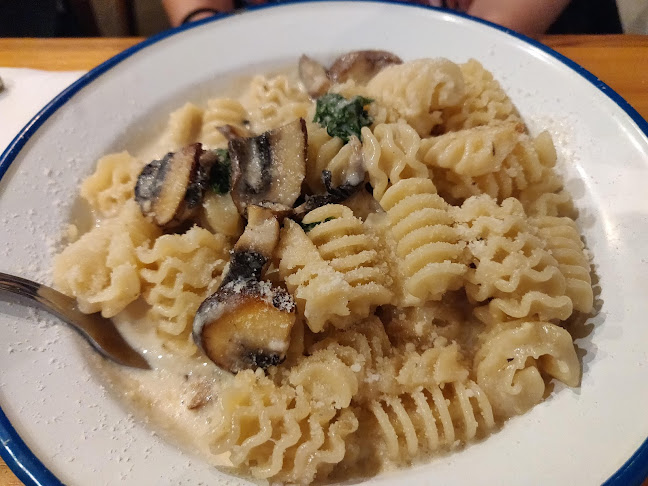 אוליב קורנר - הסעדה