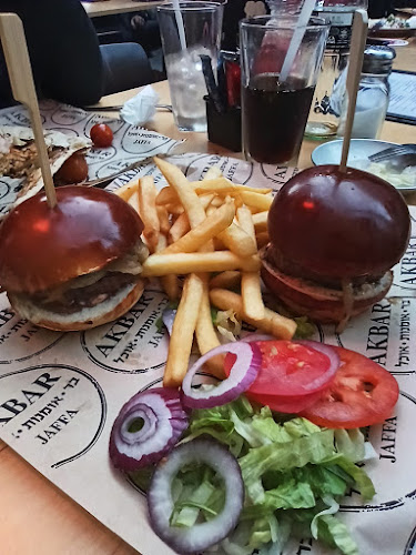 AKBAR בשוק הפשפשים אקבר - בר מסעדה - הסעדה